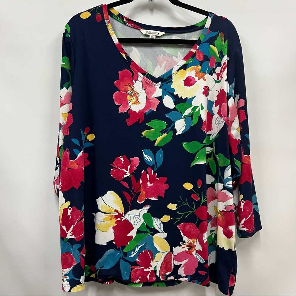 The Pioneer Woman xxl V Neck Navy Floral Print Top